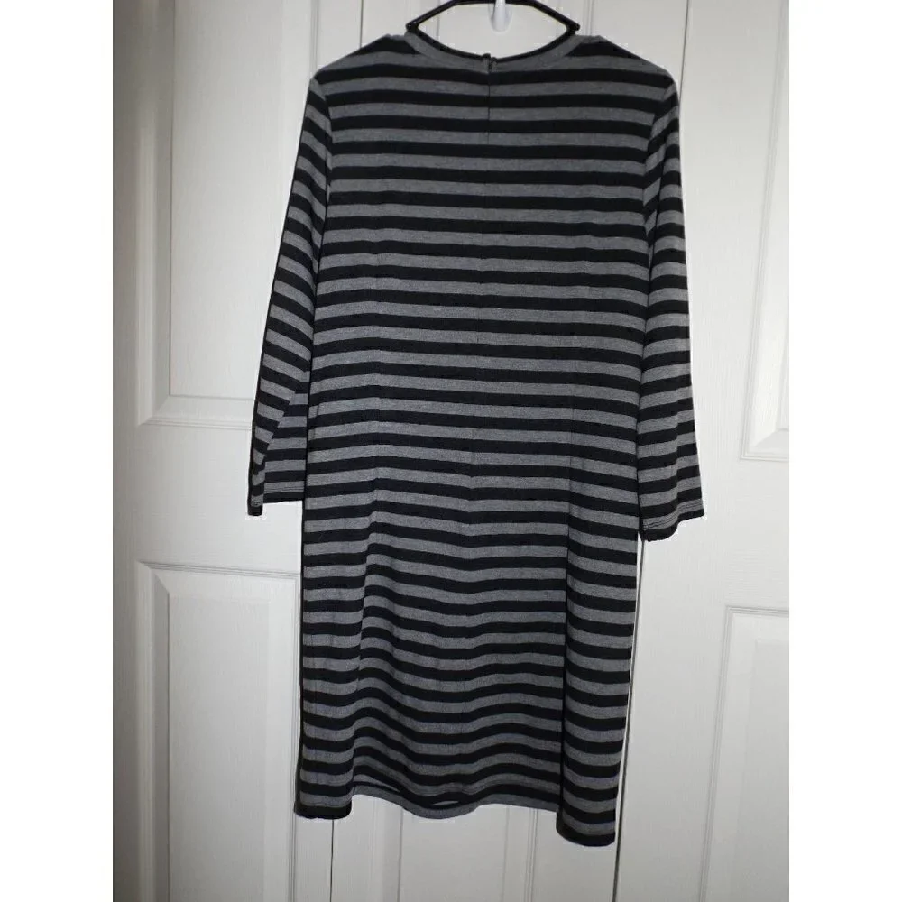 Kenar M gray black striped long sleeve back zipper kangaroo pockets office work